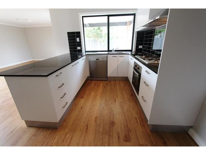 13 Roper Terrace, Epsom VIC 3551