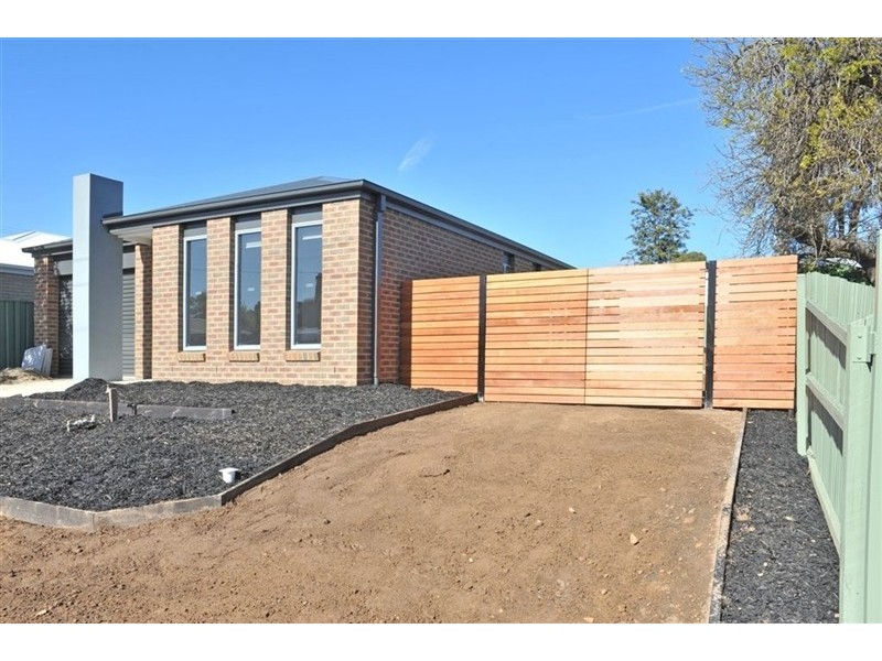 4 Cross Street, Kangaroo Flat VIC 3555