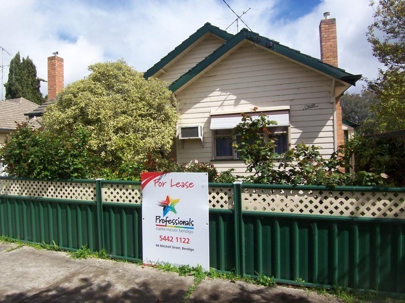 9 Royal Avenue, Flora Hill VIC 3550