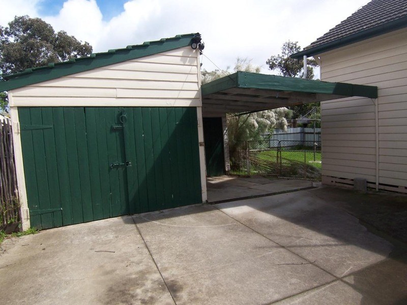 9 Royal Avenue, Flora Hill VIC 3550
