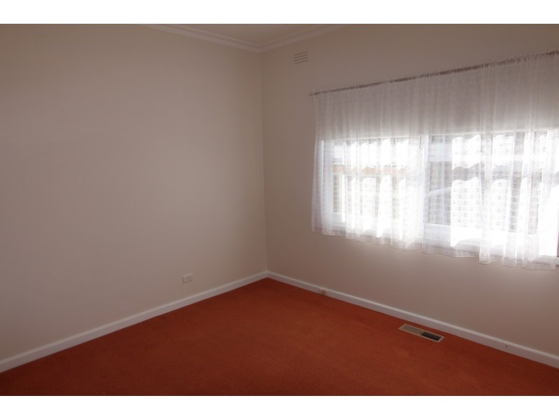 17 Royal Avenue, Kennington VIC 3550