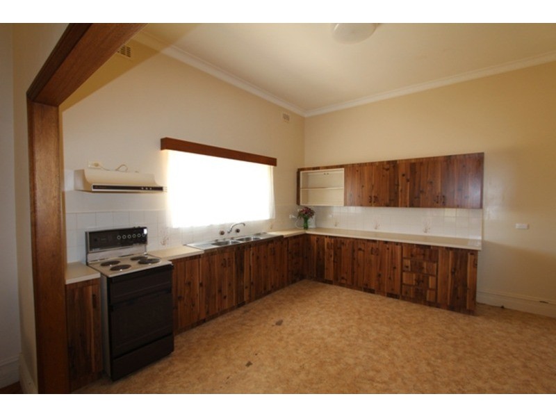 5 King  Street, Dingee VIC 3571