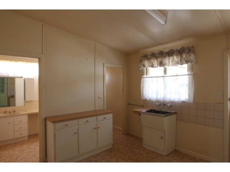 5 King  Street, Dingee VIC 3571