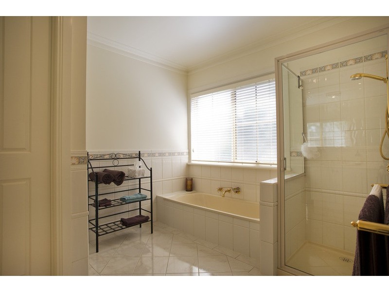 10 Paperbark Court, Strathdale VIC 3550