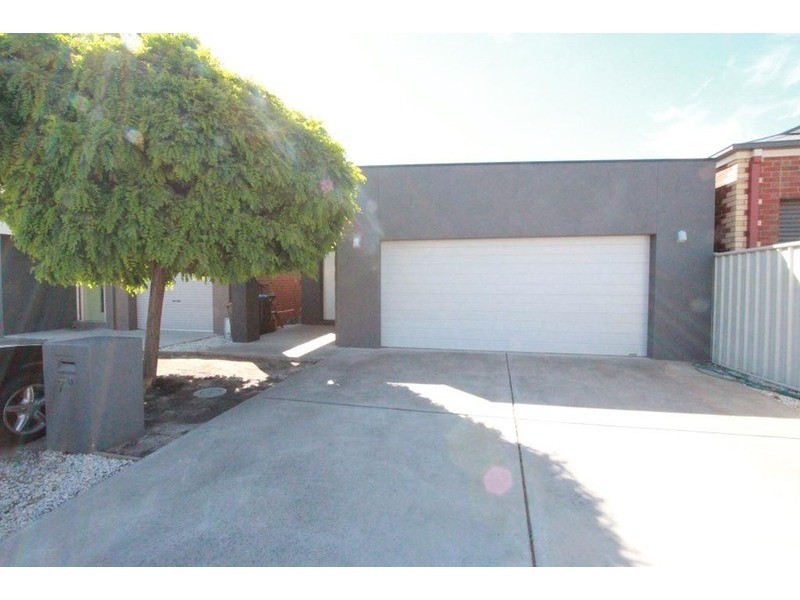 7B Bronze Drive, Kangaroo Flat VIC 3555