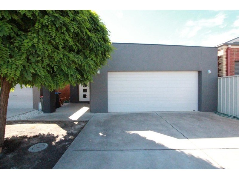 7B Bronze Drive, Kangaroo Flat VIC 3555
