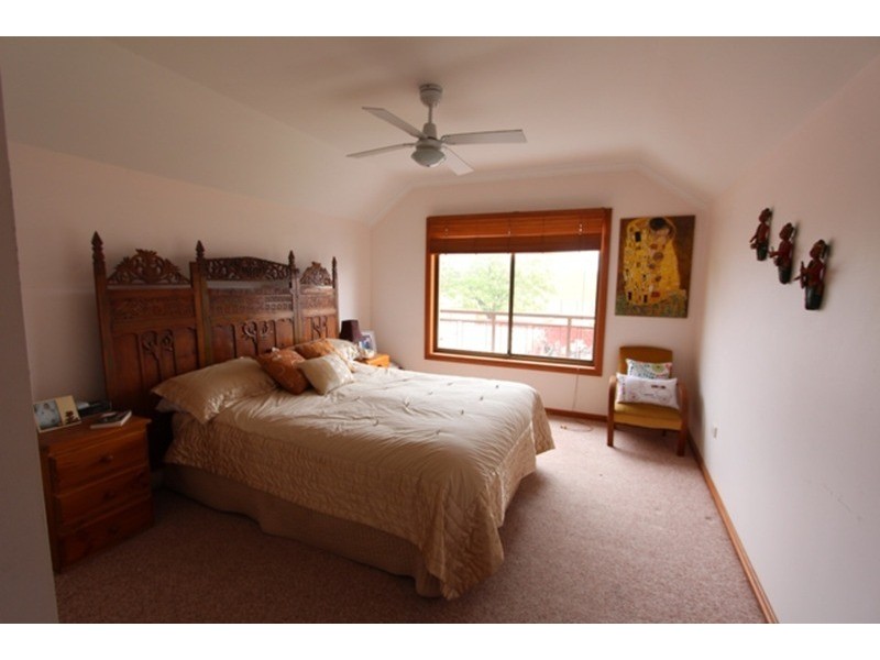 22 Olinda Street, Quarry Hill VIC 3550