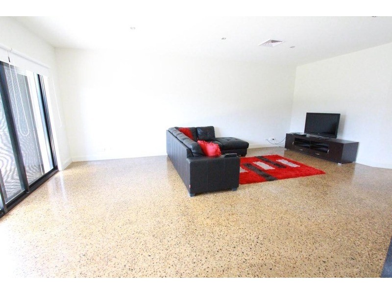 1/17 Osborne Street, Flora Hill VIC 3550