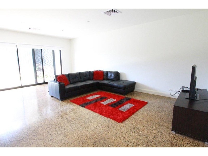1/17 Osborne Street, Flora Hill VIC 3550