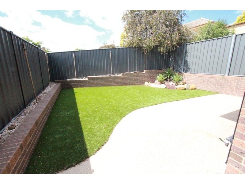 1/17 Osborne Street, Flora Hill VIC 3550