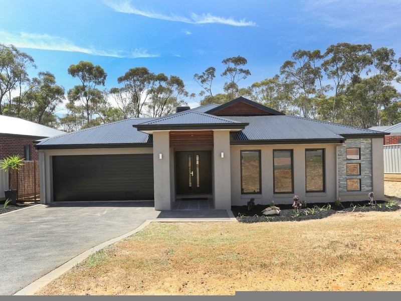 106 Amara Way, Kangaroo Flat VIC 3555