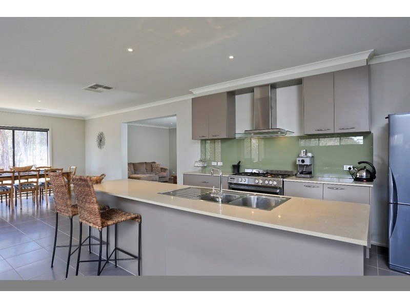 106 Amara Way, Kangaroo Flat VIC 3555