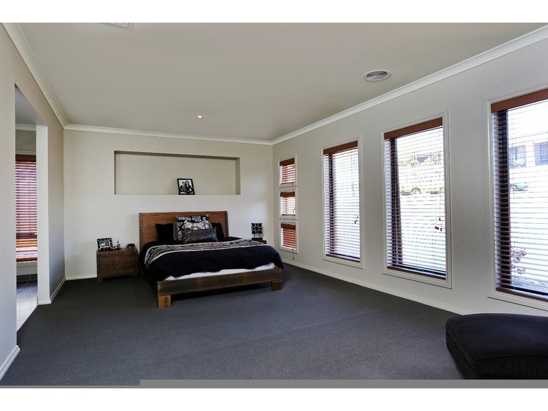 106 Amara Way, Kangaroo Flat VIC 3555