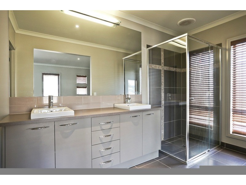 106 Amara Way, Kangaroo Flat VIC 3555