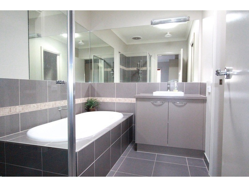 106 Amara Way, Kangaroo Flat VIC 3555