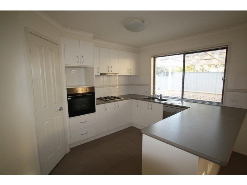 16 Elizabeth Street, Kangaroo Flat VIC 3555