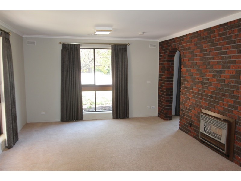 11 Nabilla Crescent, Strathdale VIC 3550