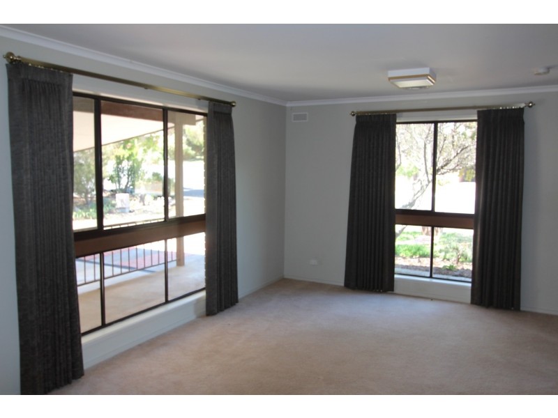 11 Nabilla Crescent, Strathdale VIC 3550