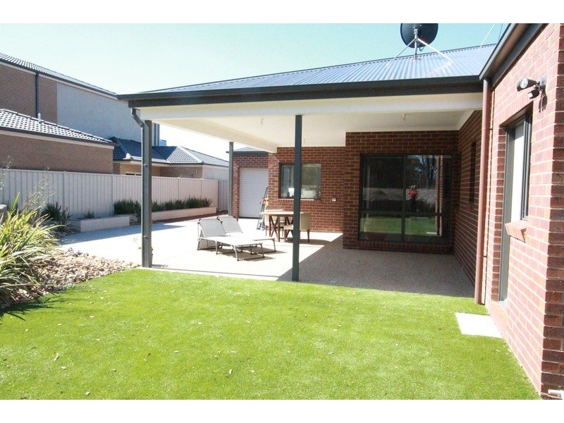 15 Arilpa Court, Kangaroo Flat VIC 3555