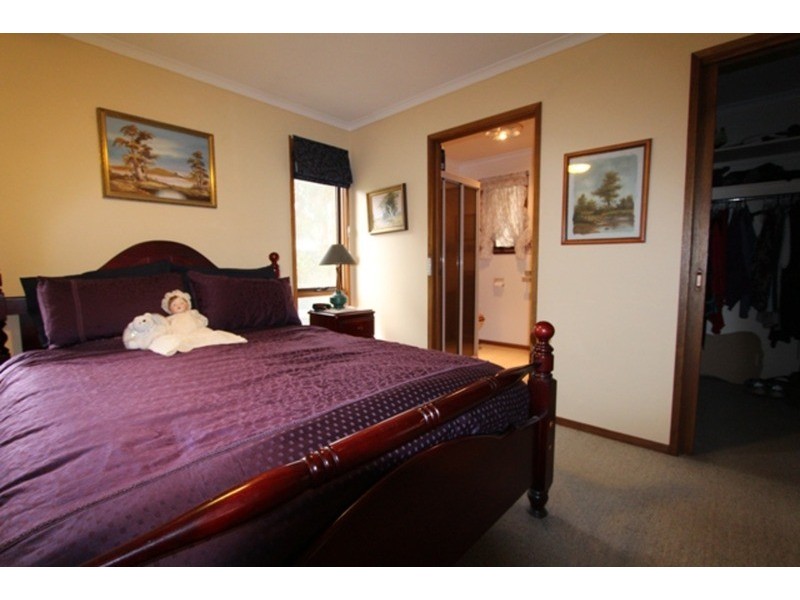 19 Rosella Avenue, Strathfieldsaye VIC 3551