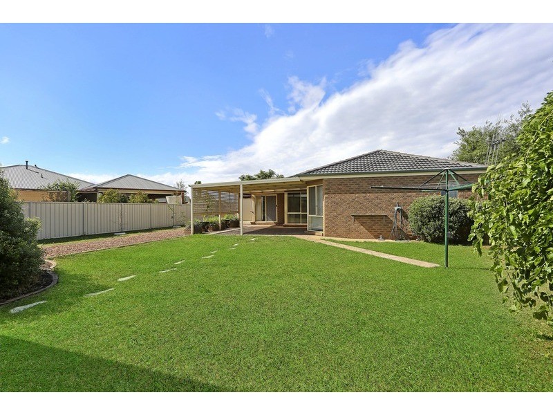 13 Cassandra Crescent, Epsom VIC 3551