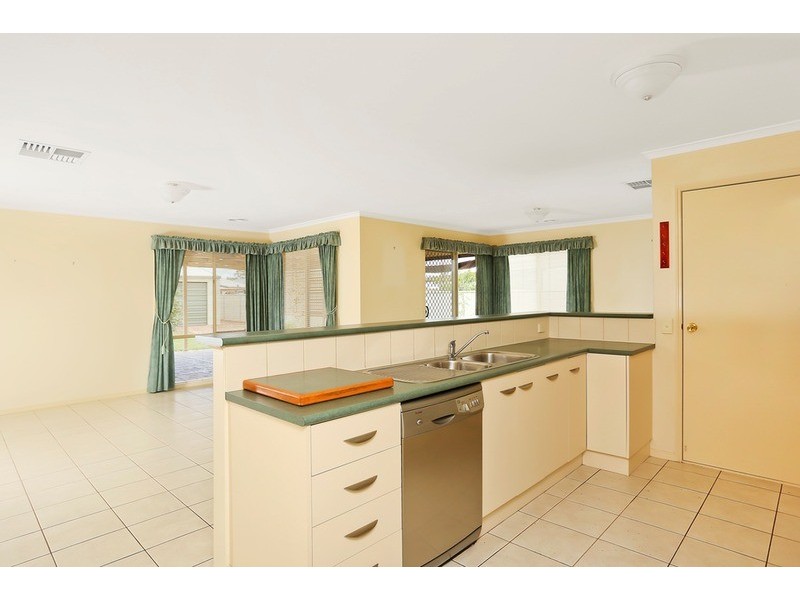 13 Cassandra Crescent, Epsom VIC 3551