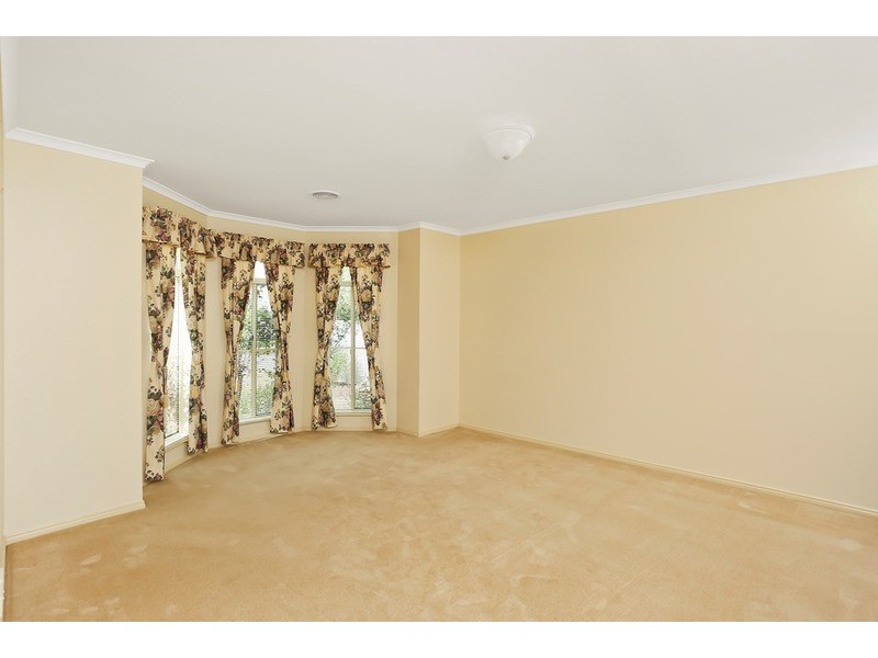 13 Cassandra Crescent, Epsom VIC 3551