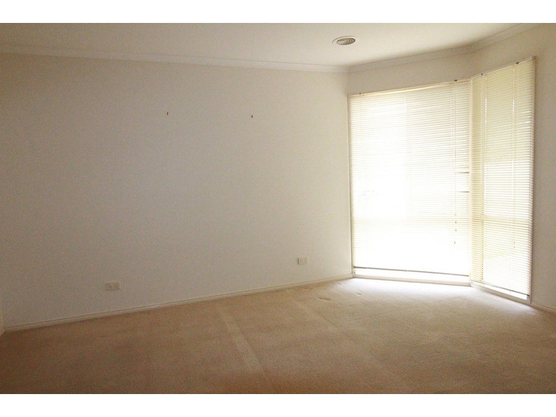 13 Cassandra Crescent, Epsom VIC 3551