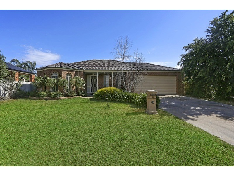 13 Cassandra Crescent, Epsom VIC 3551