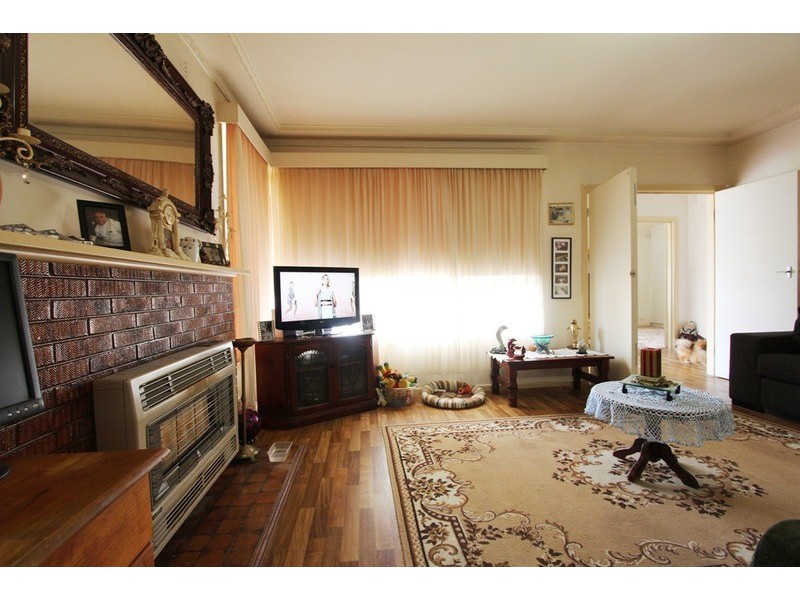 196 High  Street, Heathcote VIC 3523