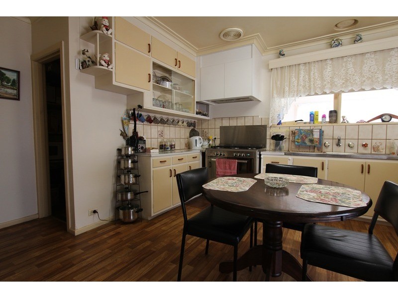 196 High  Street, Heathcote VIC 3523