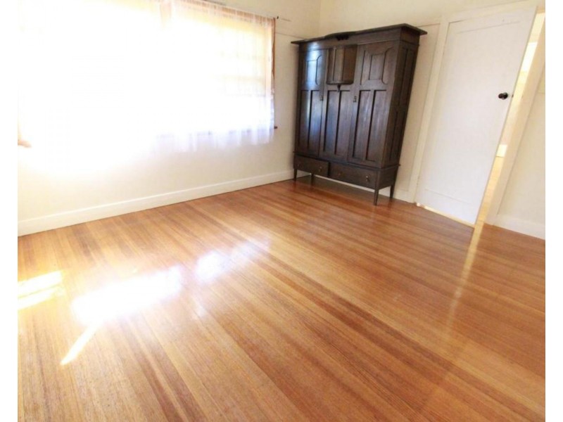 11 Brodie Street, Quarry Hill VIC 3550