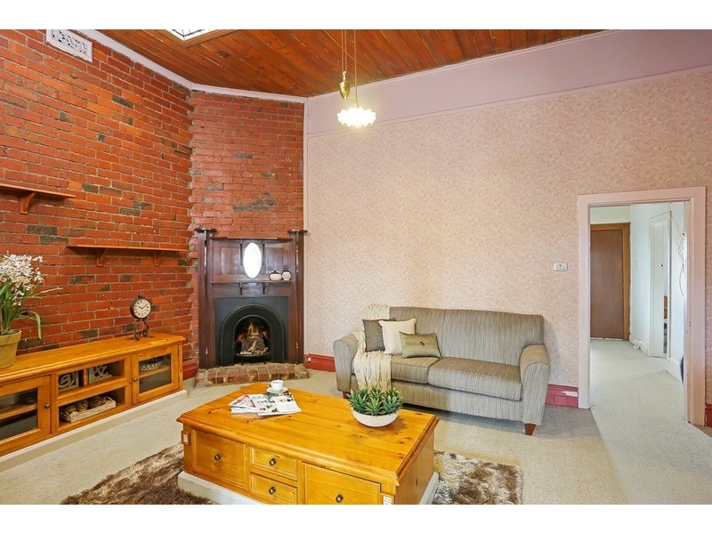 32 Breen  Street, Quarry Hill VIC 3550