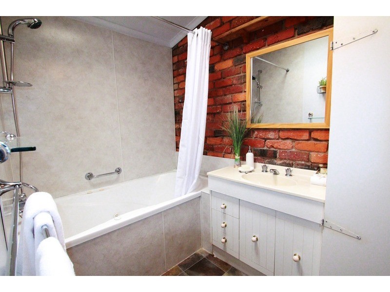 32 Breen  Street, Quarry Hill VIC 3550