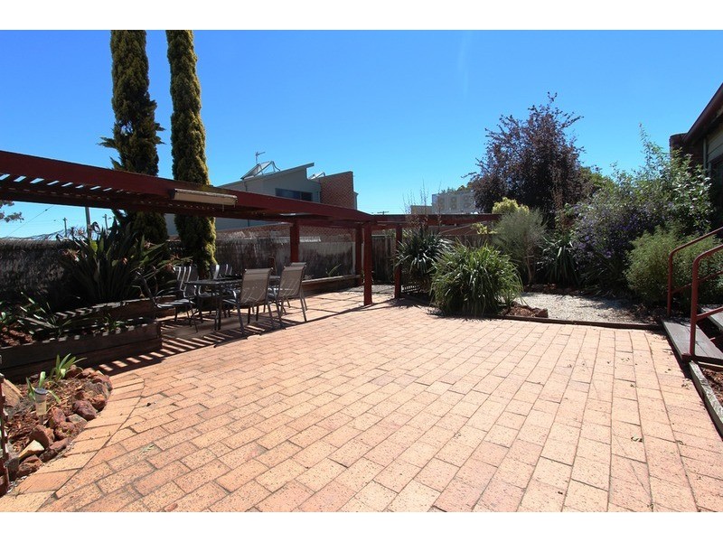 32 Breen  Street, Quarry Hill VIC 3550