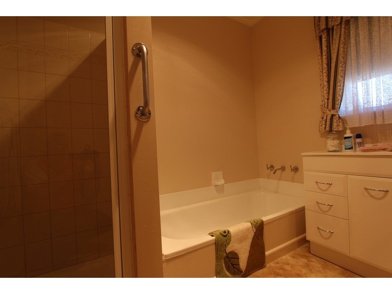 11 Kinross  Street, Long Gully VIC 3550