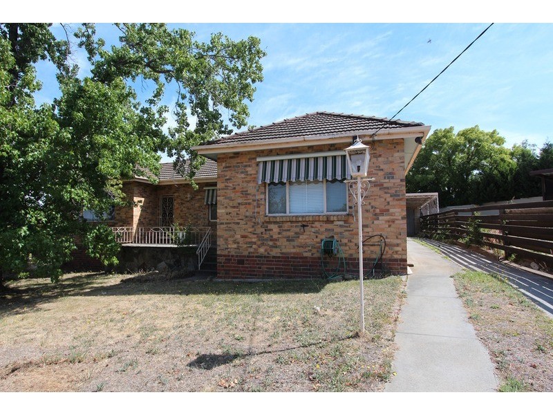 11 Leonard Avenue, Flora Hill VIC 3550