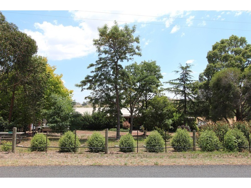 239 North Harcourt Road, Harcourt North VIC 3453