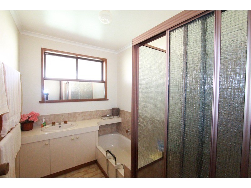 4 William Drive, Kangaroo Flat VIC 3555