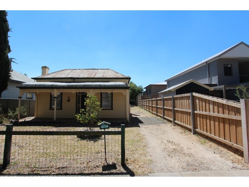 64 Hargreaves Street, Bendigo VIC 3550