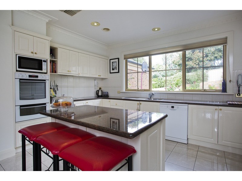 10 Paperbark Court, Strathdale VIC 3550