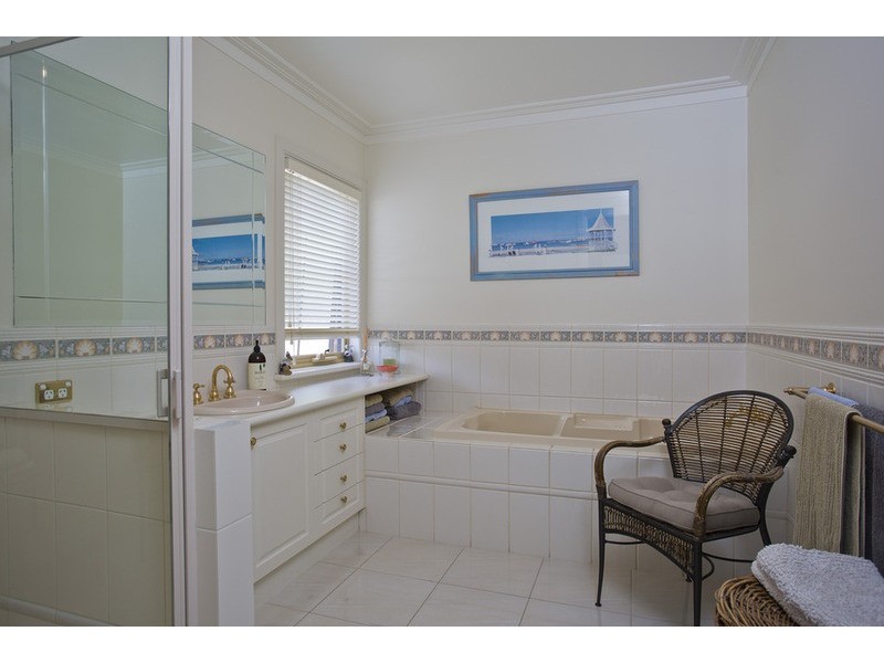 10 Paperbark Court, Strathdale VIC 3550