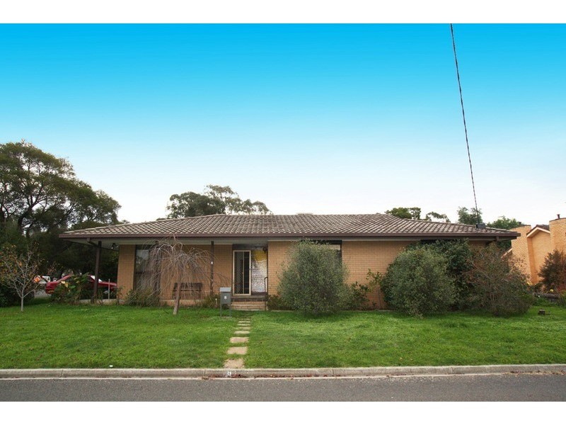 8 Chiffley Avenue, Kangaroo Flat VIC 3555