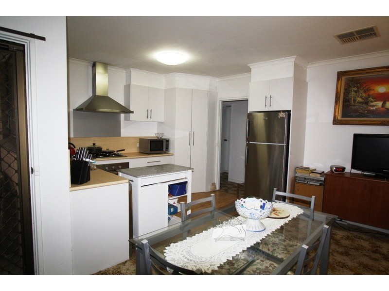 8 Chiffley Avenue, Kangaroo Flat VIC 3555