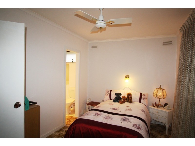 8 Chiffley Avenue, Kangaroo Flat VIC 3555