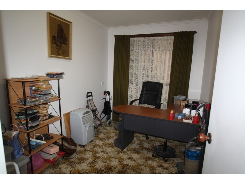 8 Chiffley Avenue, Kangaroo Flat VIC 3555