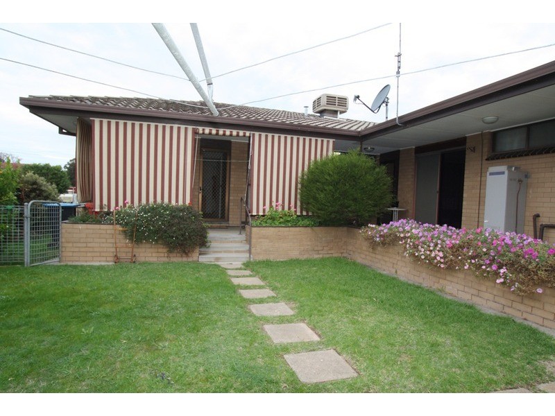 8 Chiffley Avenue, Kangaroo Flat VIC 3555