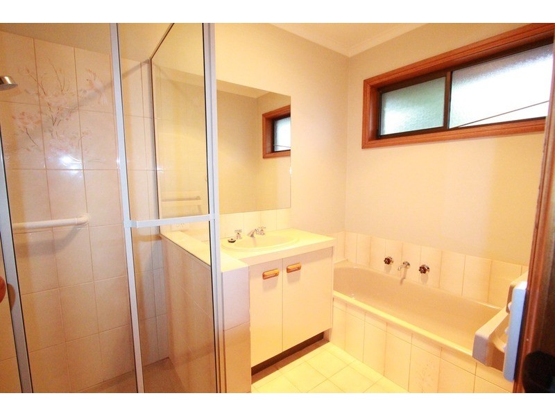 2/21 Michael Street, Kennington VIC 3550