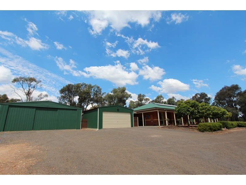 33 Watson Street, White Hills VIC 3550