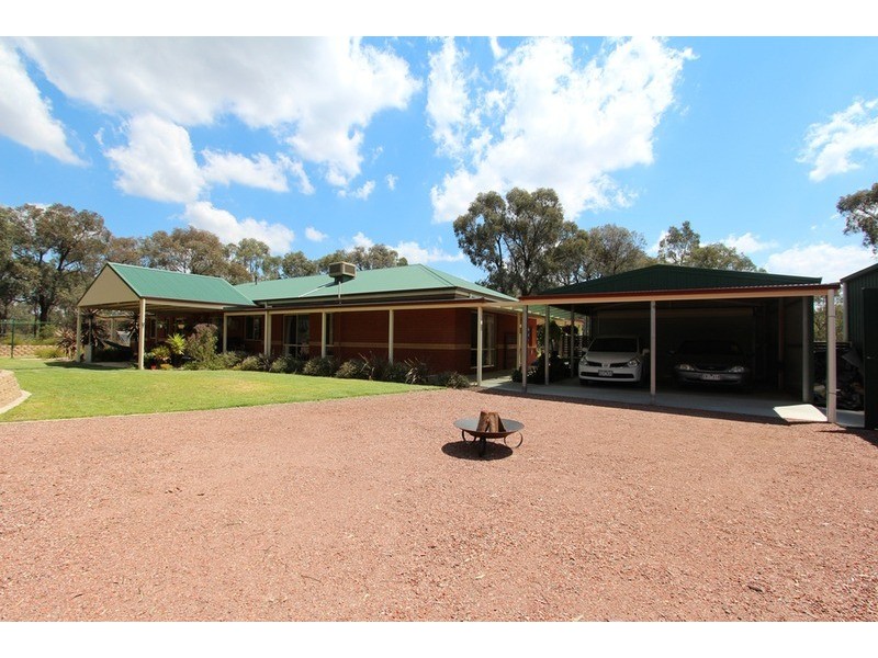 33 Watson Street, White Hills VIC 3550